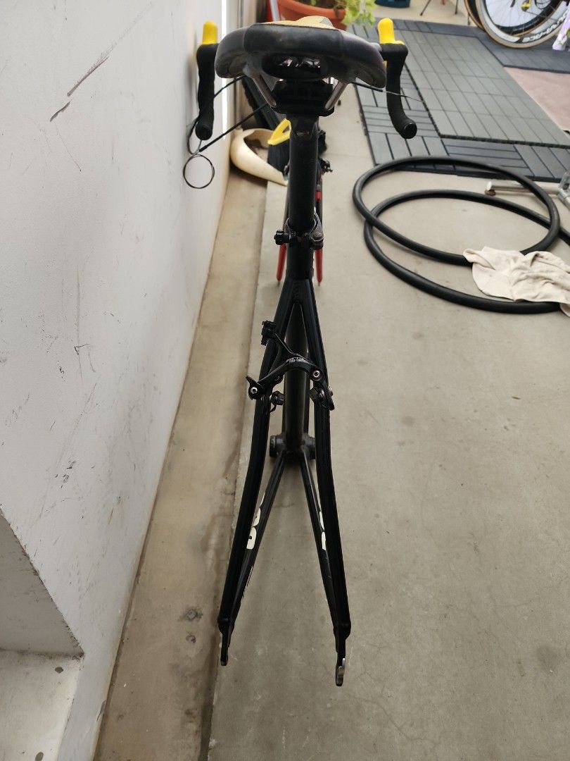 Bicycle (Category: Bicycles) located in Singapore. Submitted by ijanzul_20 (Listing ID 1349566608, Image 3). Description: lightly used handlebar sold.