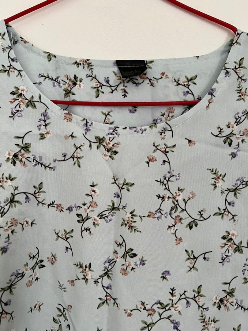 Blouses (Category: Blouses) located in Shah Alam. Submitted by thriftbundle (Listing ID 1349615439, Image 3). Description: help me to clear my wardrobe.