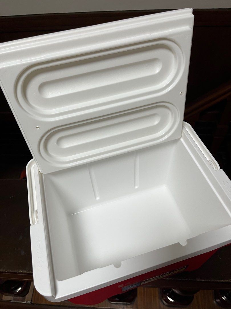 Brand new Igloo Laguna 9 Qt Cooler (Category: Hiking & Camping) located in Paranaque City. Submitted by nikka411 (Listing ID 1349643447, Image 3). Description: Brand new Igloo Laguna 9 Qt Cooler (Red Star) Capacity 9 quarts/8 liters/13 cans Sells for P1,879 online (see last couple of screenshots for price reference and description) PIOG MOP BPI or GCash Shipping fee c/o buyer via Lalamove or Grab .