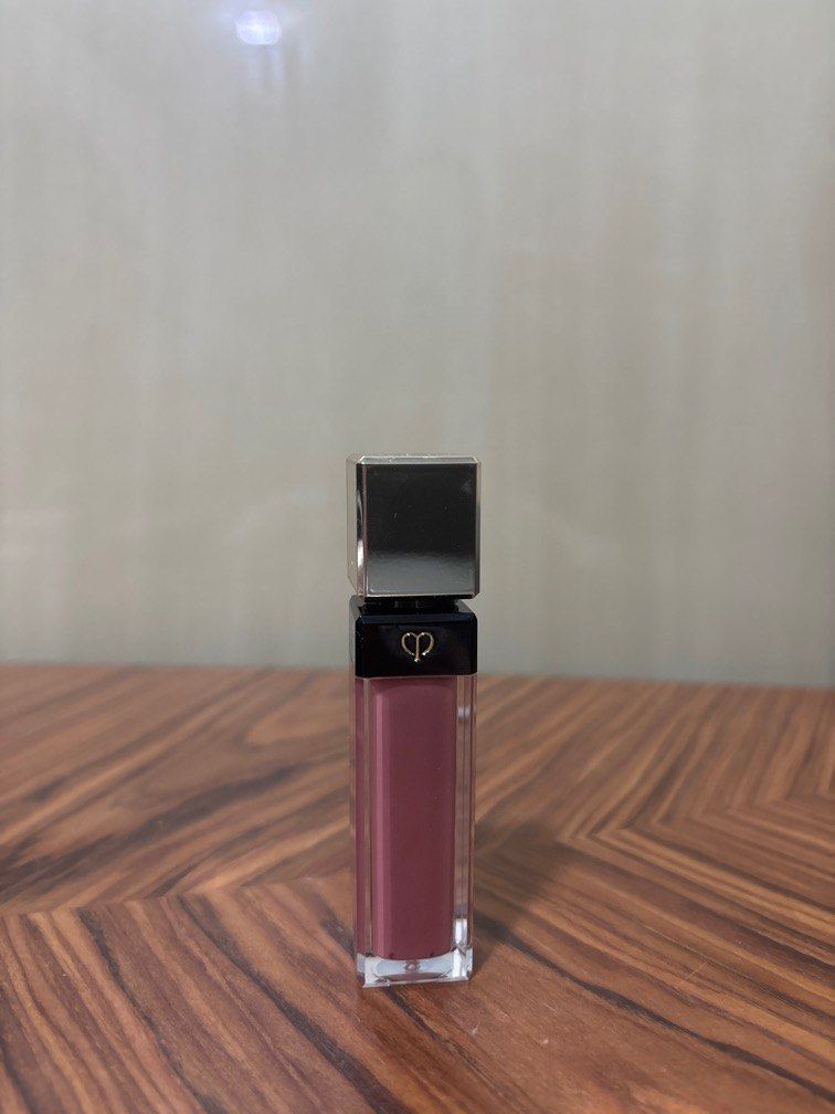 Cle de Peau Lip Gloss (Category: Makeup) located in Makati City. Submitted by thriftshopmkti (Listing ID 1349680175, Image 1). Description: Shade : 3 Charm.