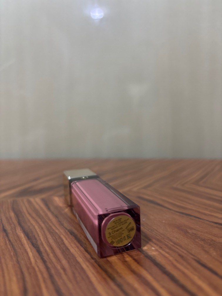 Cle de Peau Lip Gloss (Category: Makeup) located in Makati City. Submitted by thriftshopmkti (Listing ID 1349680175, Image 2). Description: Shade : 3 Charm.