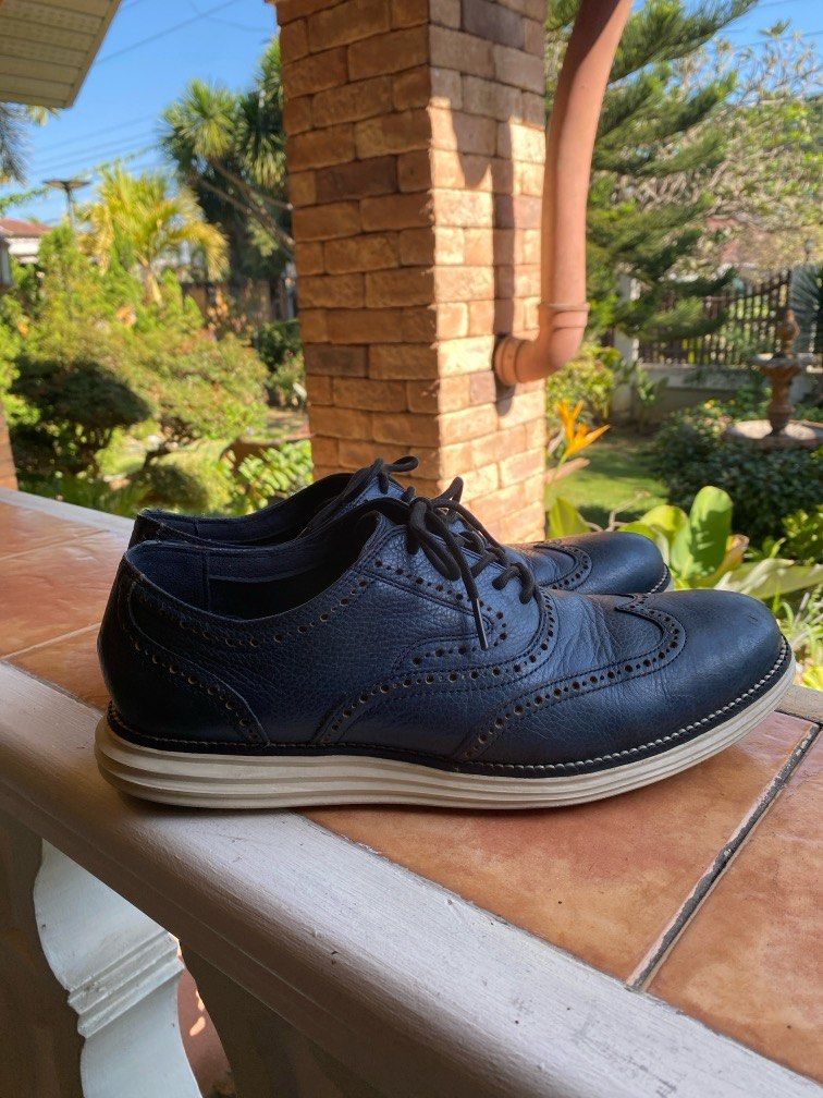Cole Haan Blue Wingtip Lunarlon (Category: Dress Shoes) located in San Isidro. Submitted by cocococobebebebe (Listing ID 1349559656, Image 3). Description: Loved this shoe. Bought in the US. Has that previous LunarLon midsole. It's comfortable to use, and easy to pair with your fit. RFS, masikip na sakin .