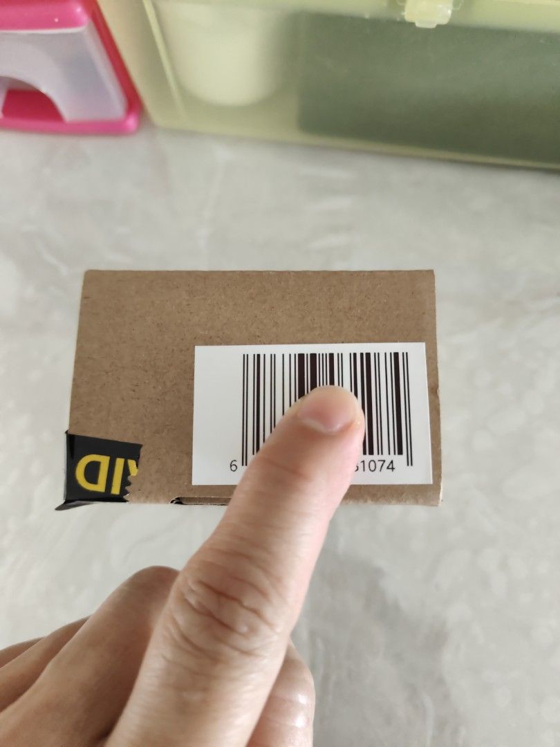 Comb (Category: Hair) located in Singapore. Submitted by hui1981aw (Listing ID 1349631001, Image 3). Description: laifen comb gift from court seal in box.