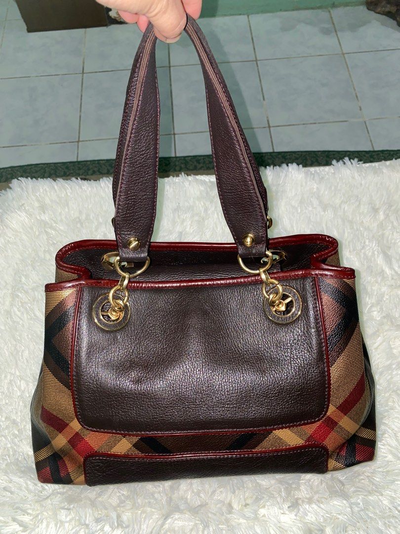 DAKS Shoulder Bag/ Hand bag/ Tote bag (Category: Shoulder Bags) located in Cabanatuan. Submitted by mixbrandeditems (Listing ID 1349585538, Image 1). Description: • 100% Original • Pristine Condition • Burberry inspired 😊 • No rush shipping ( Sat and Sun only).