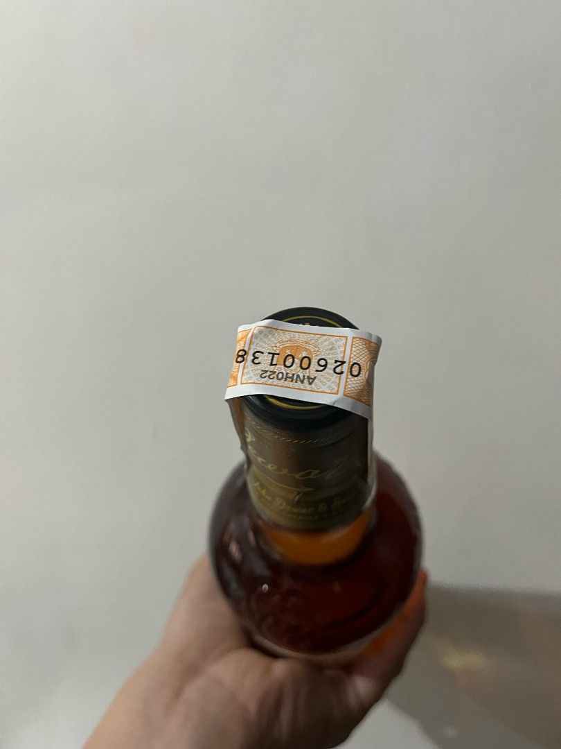 Dewar's 15YO 750ml in Tin Can (Category: Beverages) located in Manila. Submitted by hayluuu (Listing ID 1349590443, Image 3). Description: Selling brand new, Dewar's 15YO 750ml in Tin Can for a cheaper price. RFS: Need funds MOP: Bank transfer (BDO/UB) or GCASH Original Price: 2,351.00 Selling Price: 1,500.00 Spirit Type: Whisky Country: Scotland ABV: 40.0% Bottle Size: 750ml Location: Cainta Rizal/Makati City Will give freebies for purchase of 2