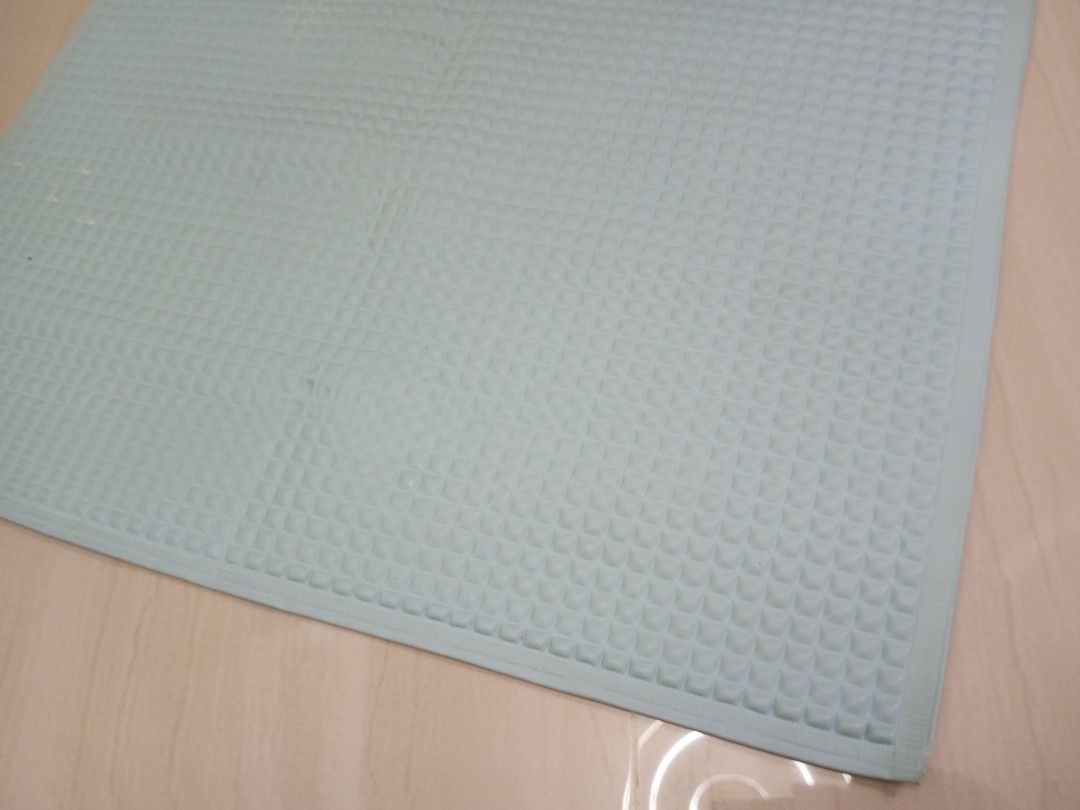 Diaper Changing Pad (Category: Changing Mats & Accessories) located in Quezon City. Submitted by hannahremaldora (Listing ID 1349673335, Image 3). Description: ✅Size: 60cm x 45cm ✅Good as new ✅Clean and sanitized ✅RFS nilakihan na ni baby ✅Best use para hindi matagusan ni baby ang higaan esp. every night.