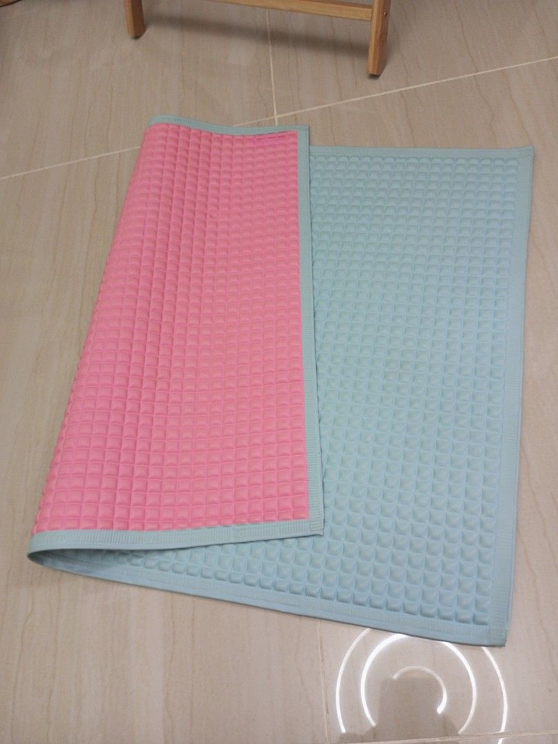 Diaper Changing Pad (Category: Changing Mats & Accessories) located in Quezon City. Submitted by hannahremaldora (Listing ID 1349673335, Image 1). Description: ✅Size: 60cm x 45cm ✅Good as new ✅Clean and sanitized ✅RFS nilakihan na ni baby ✅Best use para hindi matagusan ni baby ang higaan esp. every night.