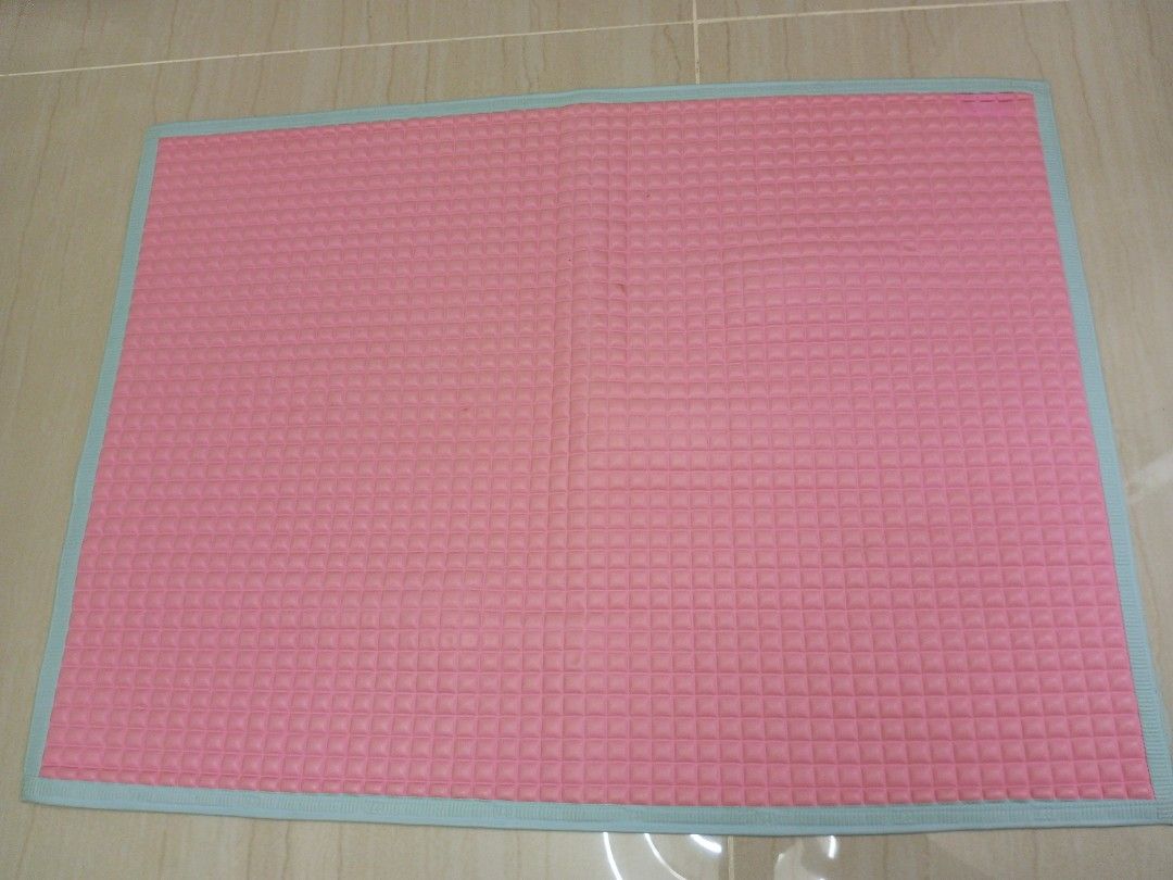 Diaper Changing Pad (Category: Changing Mats & Accessories) located in Quezon City. Submitted by hannahremaldora (Listing ID 1349673335, Image 2). Description: ✅Size: 60cm x 45cm ✅Good as new ✅Clean and sanitized ✅RFS nilakihan na ni baby ✅Best use para hindi matagusan ni baby ang higaan esp. every night.