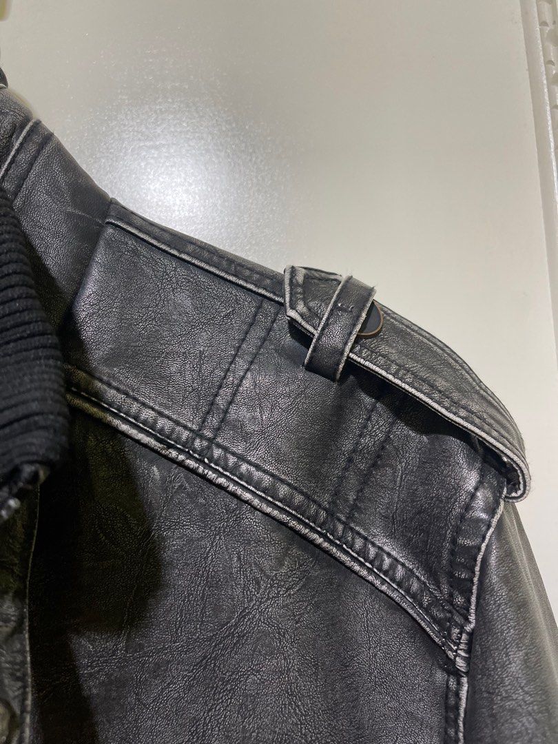 DISTRESSED FADED MOTO BIKER LEATHER JACKET (Category: Coats, Jackets and Outerwear) located in Quezon City. Submitted by rociococo (Listing ID 1349714446, Image 3). Description: - L TO XL MENS - 23.5 PIT TO PIT, 28 LENGTH - 19 SHOULDERS, 26.5 SLEEVES - SMALL CRACK AT THE BACK.