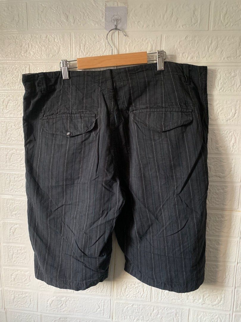 Element Printed Stripe Short | Size 36 (Category: Shorts) located in General Trias. Submitted by zrchustle.604 (Listing ID 1349743064, Image 3). Description: No major issue.