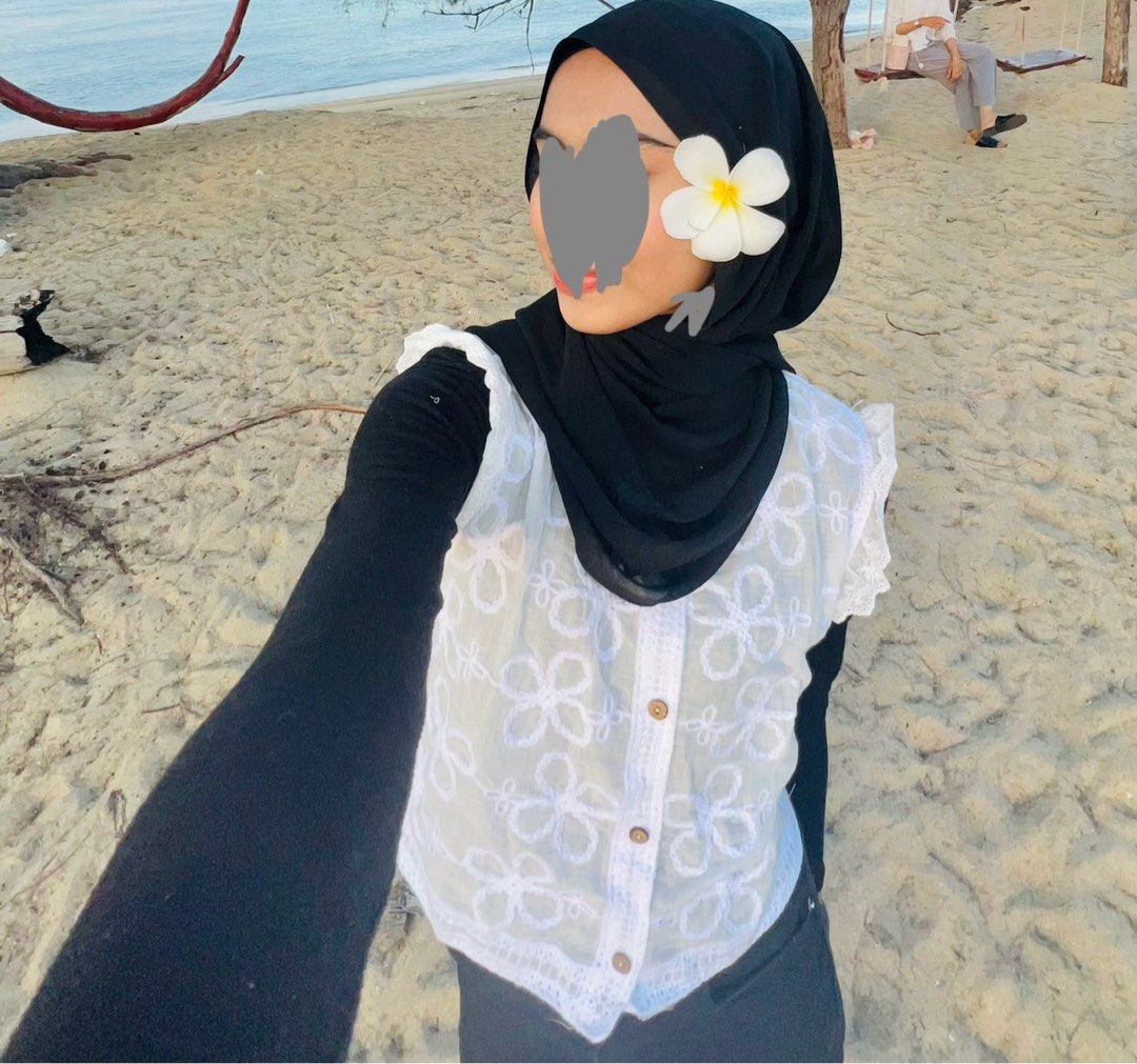 embroidery vest (Category: Other Tops) located in Sungai Petani. Submitted by alleyaaaaaaaa (Listing ID 1349683953, Image 2). Description: beli dari bangkok (used once only) xxs-s cotton material .