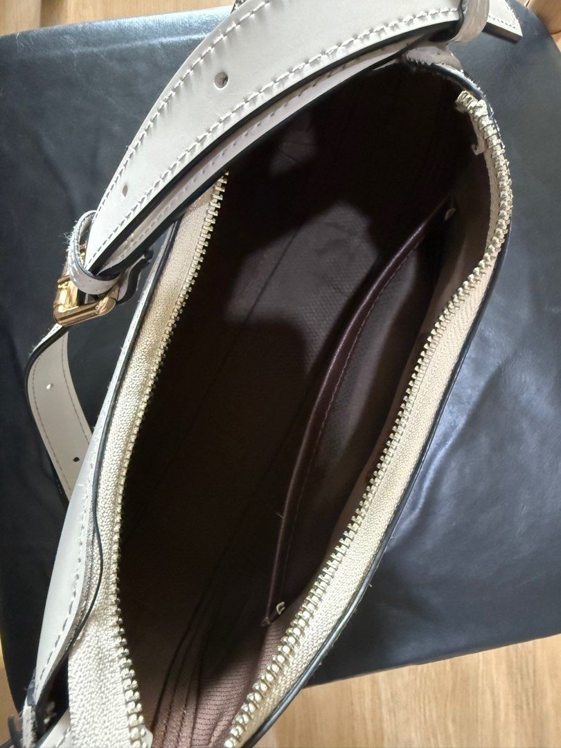 Eve & Adam Julia Baguette Bag Bone (Category: Purses & Pouches) located in Pasig City. Submitted by affordablestuffph (Listing ID 1349619623, Image 3). Description: Rfs: Decluttering. Leather needs cleaning and fixing in the handle part, but the bag’s structure and stitching is still great. .