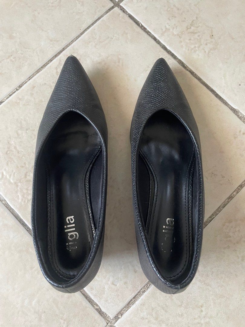 Figlia balck shoes with heels (Category: Heels) located in Manila. Submitted by akingkingking (Listing ID 1349559776, Image 1). Description: Size EU 39 Black textured shoes Buyer to shoulder sf Location sta mesa manila.