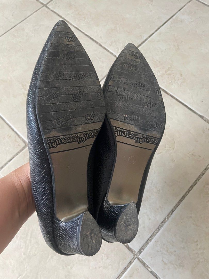 Figlia balck shoes with heels (Category: Heels) located in Manila. Submitted by akingkingking (Listing ID 1349559776, Image 2). Description: Size EU 39 Black textured shoes Buyer to shoulder sf Location sta mesa manila.