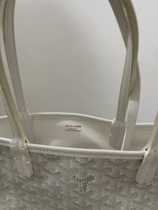 Goyard Mini Anjou (Category: Luxury Bags & Wallets) located in Mandaluyong City. Submitted by jara68494 (Listing ID 1349597496, Image 2). Description: Goyard Mini Anjou With paperbag and Dustbag Can do meetups for the bag to be checked Really pretty and Hard to let go.