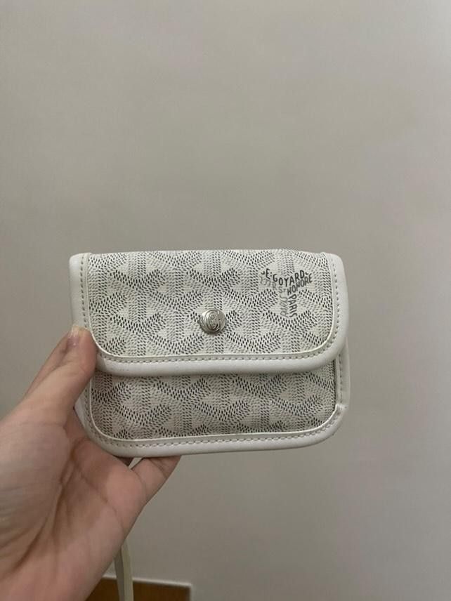 Goyard Mini Anjou (Category: Luxury Bags & Wallets) located in Mandaluyong City. Submitted by jara68494 (Listing ID 1349597496, Image 3). Description: Goyard Mini Anjou With paperbag and Dustbag Can do meetups for the bag to be checked Really pretty and Hard to let go.