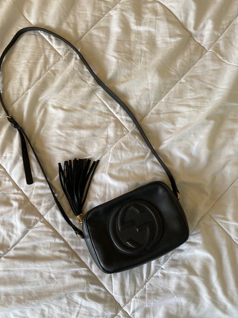 Gucci Soho Small Leather Disco Bag Black (Category: Luxury Bags & Wallets) located in Quezon City. Submitted by maravia (Listing ID 1349619115, Image 2). Description: Authentic When worn (3rd photo) Leather crack on the side of the strap but barely noticable 9/10 condition.