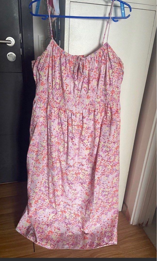 H&M floral dress (Category: Dresses) located in Quezon City. Submitted by plushsize (Listing ID 1349605679, Image 3). Description: .
