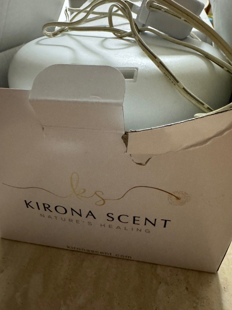 Kirona Scent Diffuser (Category: Air Purifiers & Dehumidifiers) located in Singapore. Submitted by cldbnz (Listing ID 1349555639, Image 2). Description: Well used however it hasn’t been in use for a while recently - about a year but working condition. Selling off as got a new one. Just the diffuser, no essential oil..