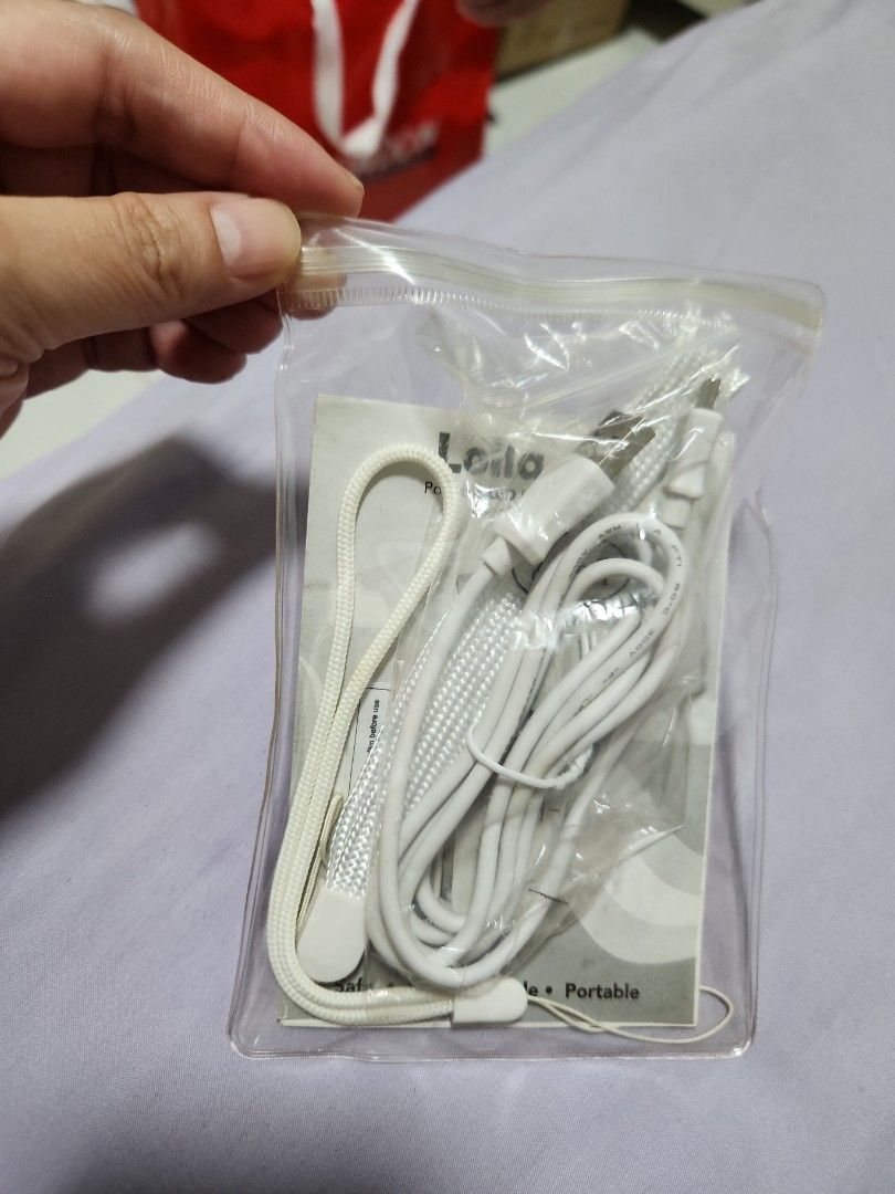 Last call: Lollababy portable led uv sterilizer (Category: Breastfeeding & Bottle Feeding) located in Singapore. Submitted by han.toh.7 (Listing ID 1297450263, Image 2). Description: as per pic. Last call. pick tdy 27jan, by 12noon..