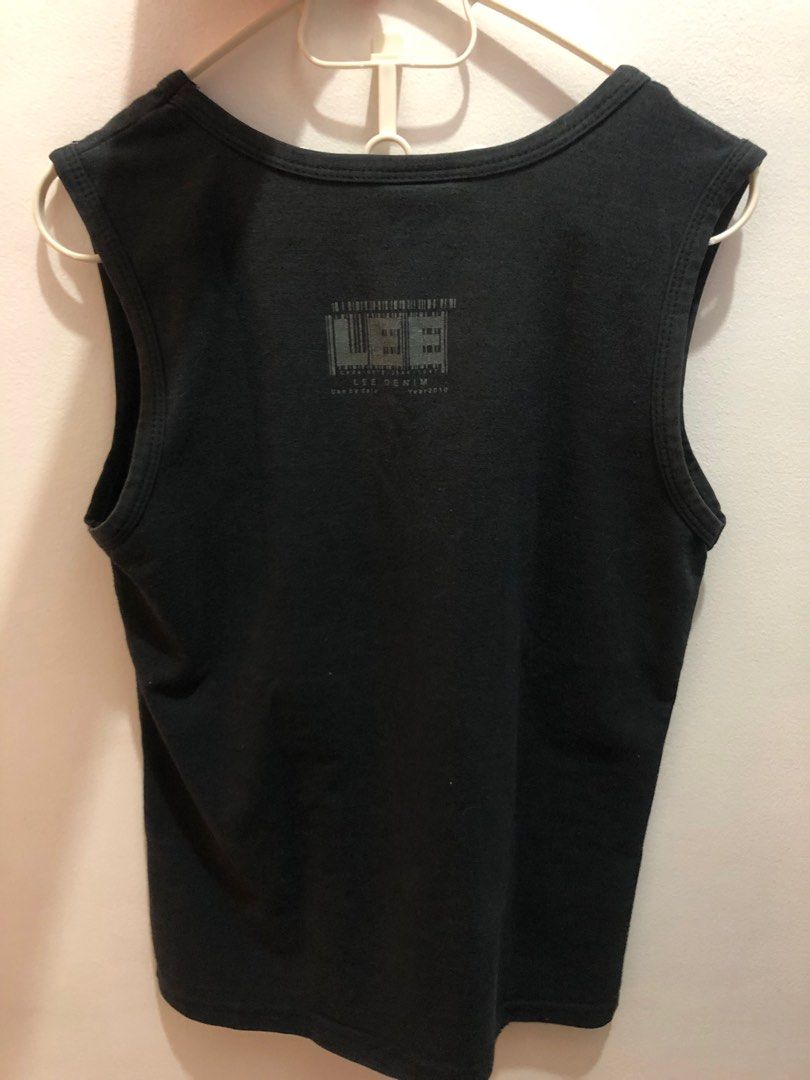 Lee Tee Top in black (Category: Blouses) located in Marikina City. Submitted by haponezza (Listing ID 1349647617, Image 2). Description: Y2k Lee Tee Top in black What you see is what you get! .