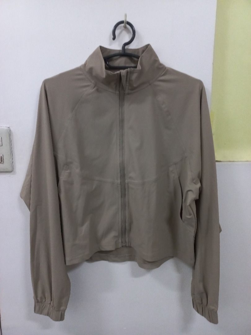 Long Sleeve Jacket (Loose Style) (Category: Activewear) located in Quezon City. Submitted by revivingstuff (Listing ID 1349655389, Image 2). Description: **inquiries of lower price will not be entertained** Gravel color for running, gym Material: 81% nylon +19% spandex.