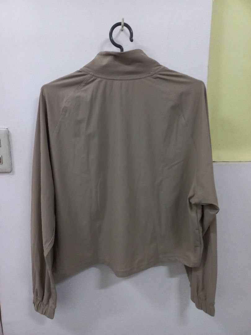 Long Sleeve Jacket (Loose Style) (Category: Activewear) located in Quezon City. Submitted by revivingstuff (Listing ID 1349655389, Image 3). Description: **inquiries of lower price will not be entertained** Gravel color for running, gym Material: 81% nylon +19% spandex.
