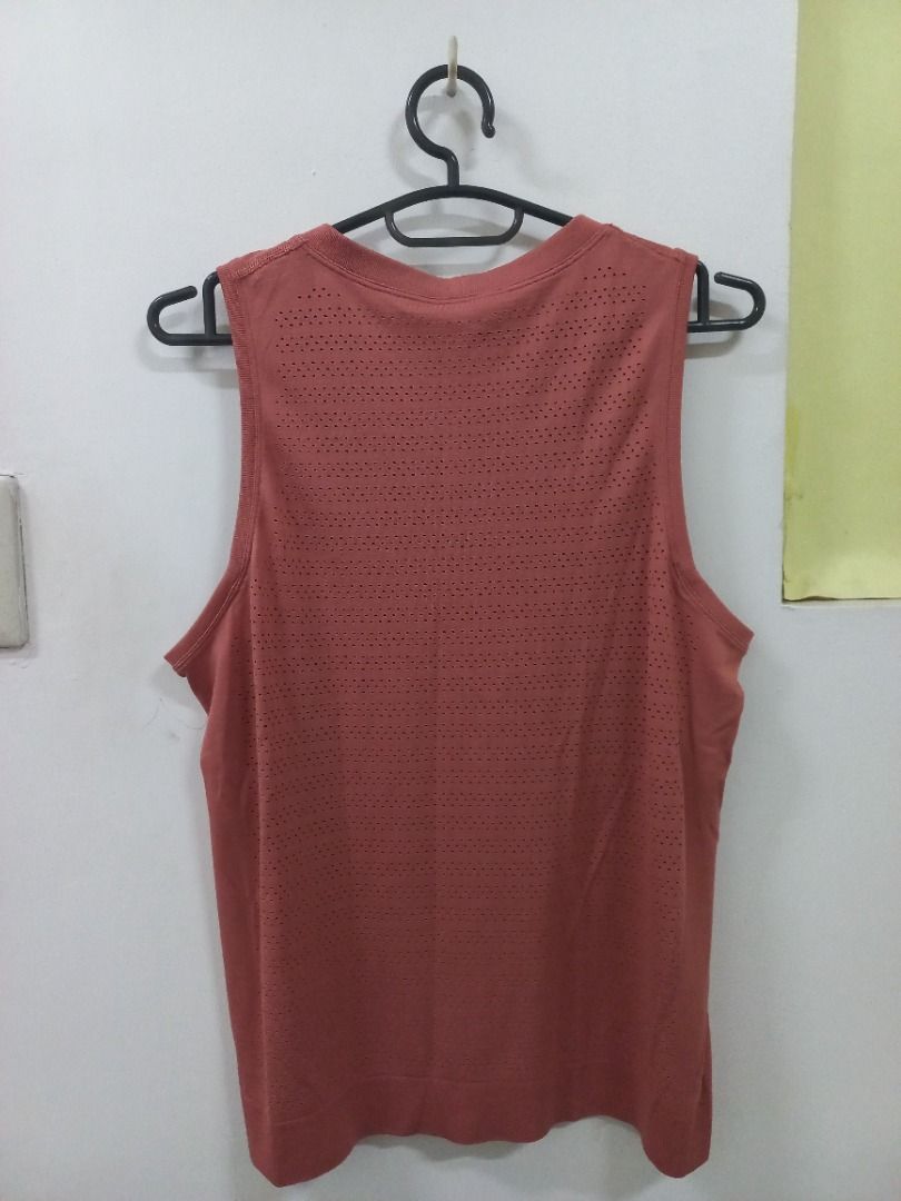 Lululemon Tank Dot 8 (Category: Activewear) located in Quezon City. Submitted by revivingstuff (Listing ID 1349659276, Image 2). Description: Dot 8 like new.