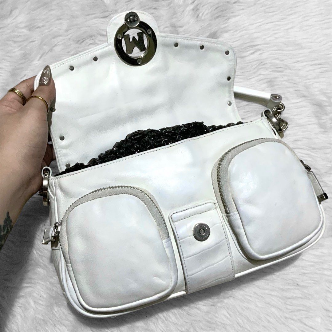 Metro City White Leather Shoulder Bag (Category: Luxury Bags & Wallets) located in Bulacan. Submitted by sweetmarijane (Listing ID 1348613647, Image 3). Description: RARE Metro City White Genuine Leather Shoulder Bag ~ Color: White ~ Personal Collection ~ Looks new ~ Signs of usage ~ No flaws only minimal hairlines/fading sa hardwares 💛Guaranteed Authentic 🧡Please no lowballing! 🤎All the details are in the photos 🤎This is not a brand new prod