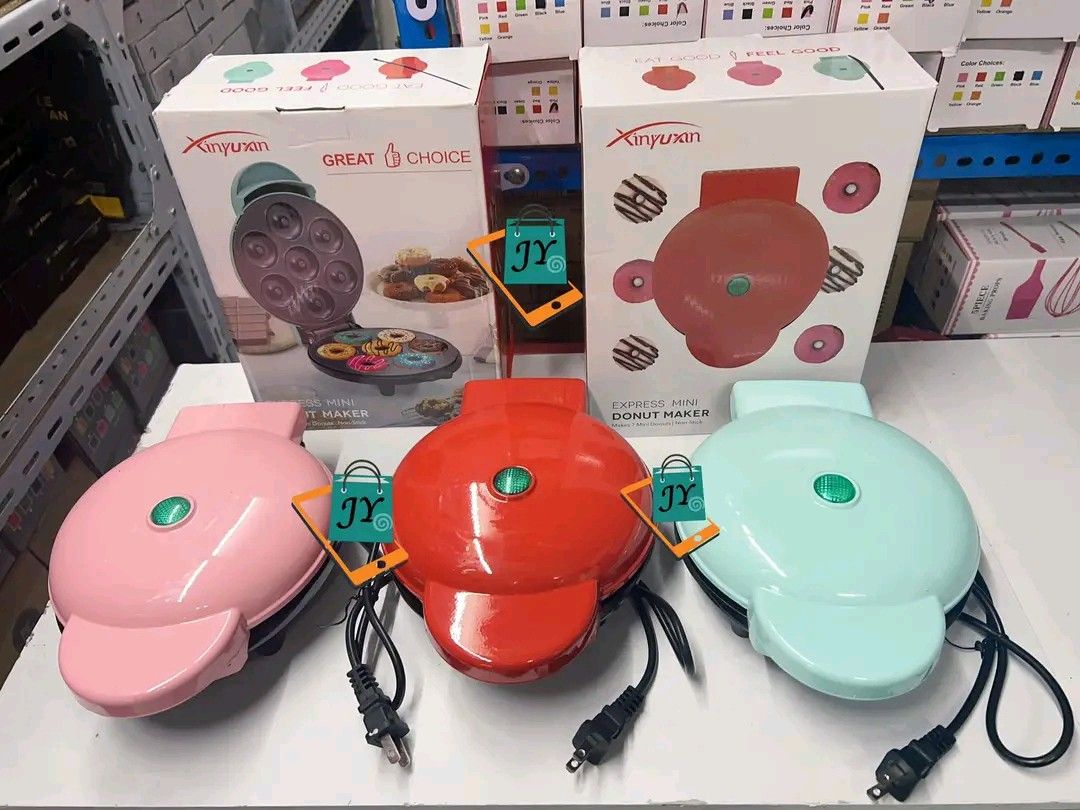 Mini donut maker (Category: Cookware & Accessories) located in Manila. Submitted by jelai.cybyb (Listing ID 1349741023, Image 1). Description: .