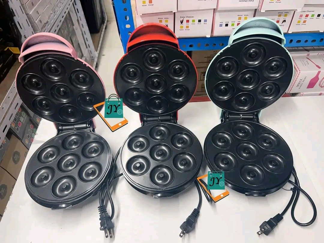 Mini donut maker (Category: Cookware & Accessories) located in Manila. Submitted by jelai.cybyb (Listing ID 1349741023, Image 3). Description: .