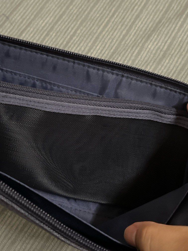 Muji Travel Wallet (Category: Wallets & Card holders) located in Manila. Submitted by meg1220 (Listing ID 1349553255, Image 2). Description: Perfect for travelling and putting different currencies. .