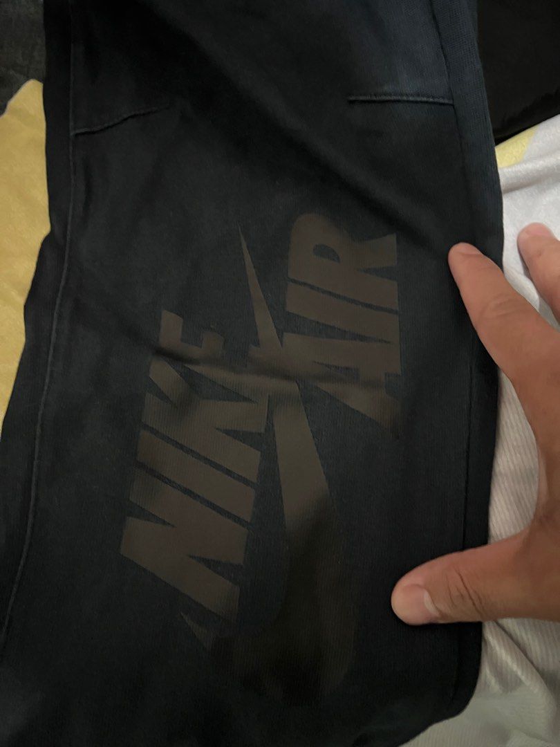 Nike sweat pants (Category: Joggers) located in Cainta. Submitted by deeppockets696969 (Listing ID 1349743933, Image 3). Description: Nike sweat pants Check details para sa details Solid pang psg Color rate 8.5/10 Waist - 17 stretchable Length 40 .