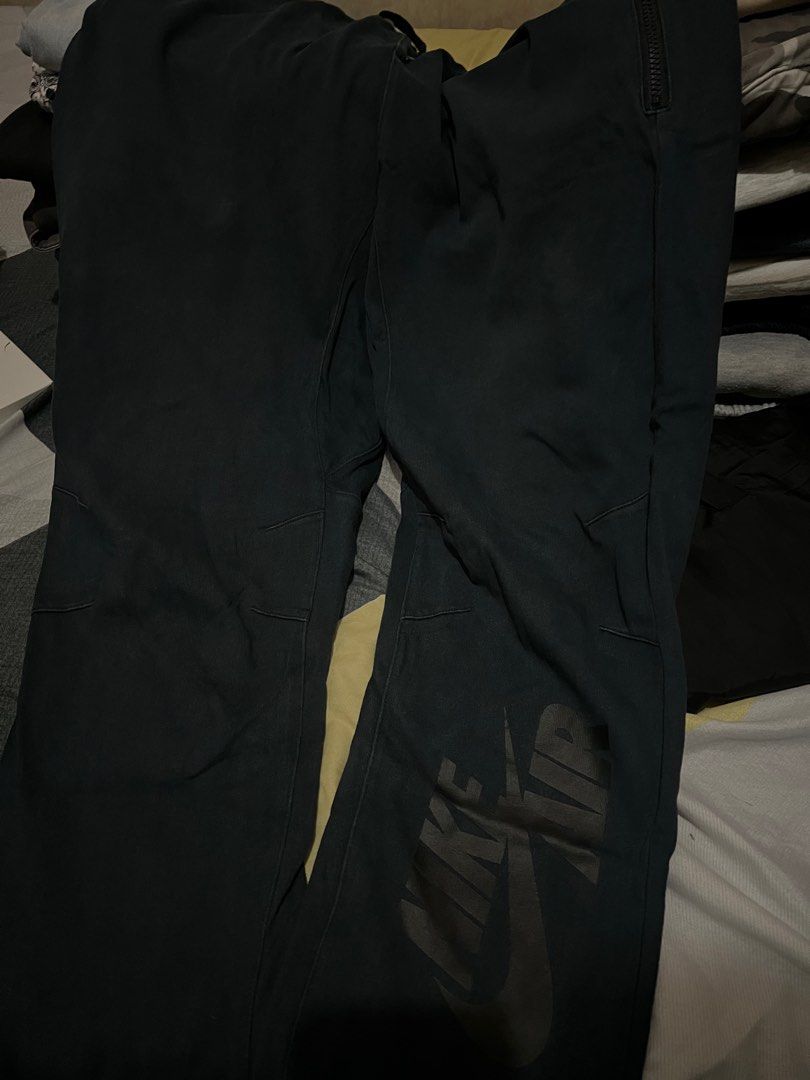 Nike sweat pants (Category: Joggers) located in Cainta. Submitted by deeppockets696969 (Listing ID 1349743933, Image 2). Description: Nike sweat pants Check details para sa details Solid pang psg Color rate 8.5/10 Waist - 17 stretchable Length 40 .