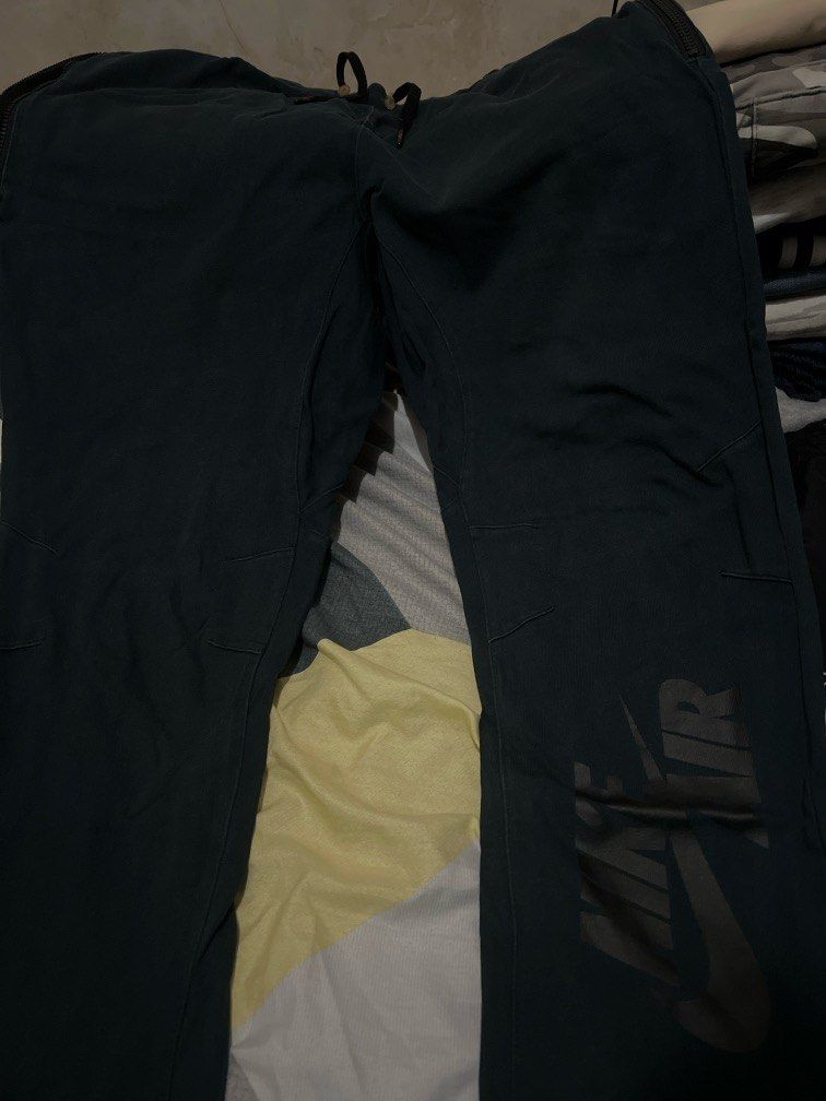 Nike sweat pants (Category: Joggers) located in Cainta. Submitted by deeppockets696969 (Listing ID 1349743933, Image 1). Description: Nike sweat pants Check details para sa details Solid pang psg Color rate 8.5/10 Waist - 17 stretchable Length 40 .