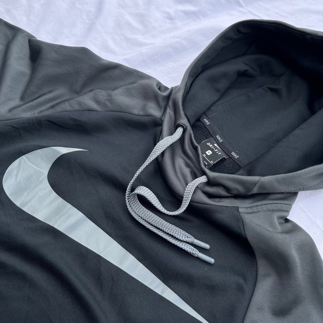Nike Therma Club Hoodie Pull over (Category: Coats, Jackets and Outerwear) located in Manila. Submitted by gelodeclutterist (Listing ID 1349562575, Image 1). Description: For sale! Nike Therma Club Hoodie Pull-over Dri-fit Size Medium to Large No issue Slightly nego (Drop offers) Can do meet-ips around Manila or ship via JNT/Lalamove 399 only + SF Take note: Color may vary due to lighting.