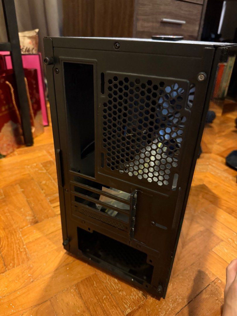 PC Case Tecware Void M (Category: Other Accessories) located in Singapore. Submitted by bokw_ (Listing ID 1349603473, Image 3). Description: PC case still in good condition.