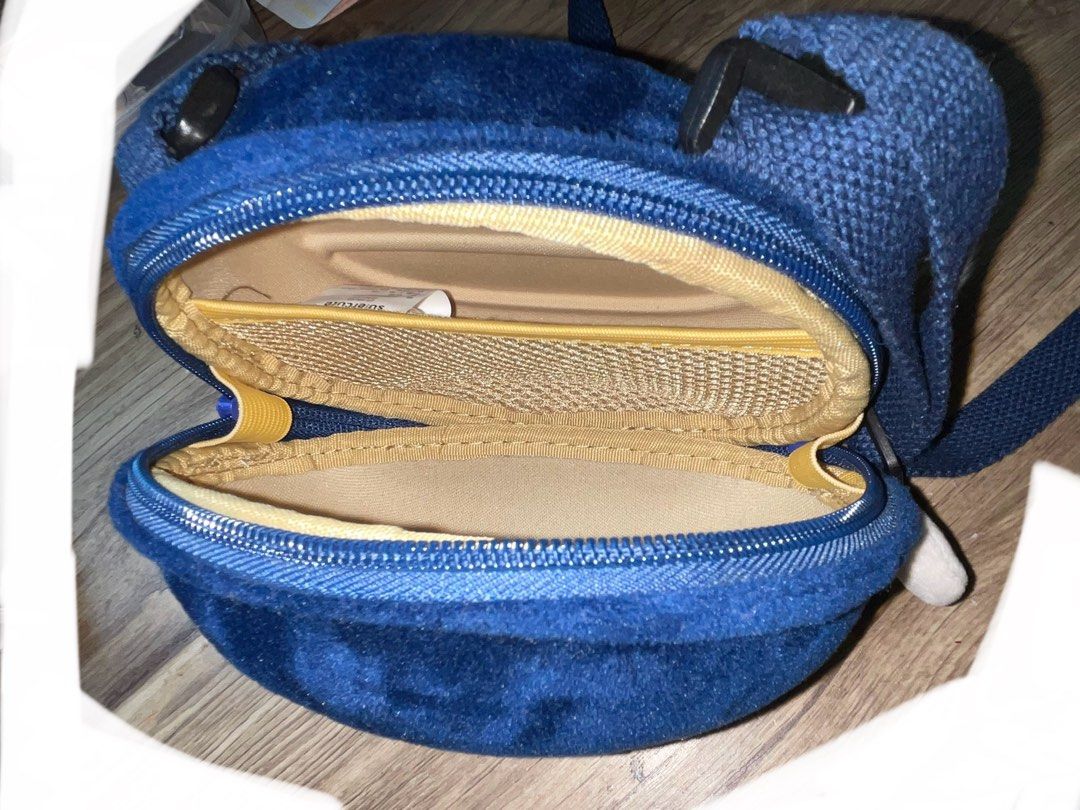 penguin sling shoulder bag (Category: Cross-body Bags) located in Taguig. Submitted by haevnly (Listing ID 1349674265, Image 3). Description: ₱150 + shipping fee - bought this in Singapore back in 2022 - i dont remember where tho but the tag has a printed brand called ‘sulercute’ - only used during 2022 and has been displayed ever since x sensitive buyers ! payment: maya (bank transfer if buyer is using gcash) delivery: jnt, grab, lalamove dm for