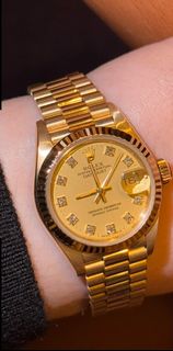 (Category: ) located in . Submitted by lovestoshop.rox (Listing ID 1349607783, Image 1). Description: .