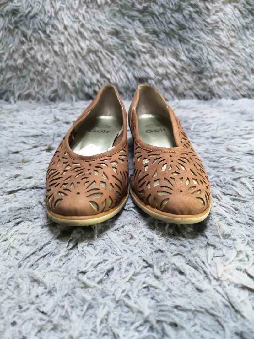 Rounded Toe Leather Low Heels (Category: Heels) located in Santa Cruz. Submitted by jmy_surplus.2 (Listing ID 1349744525, Image 2). Description: Size ; 24.5cm Color ; brown Type ; Heels Brand ; No brand Material ; Leather Style ; brown leather Heels LR 100 JMY 4.