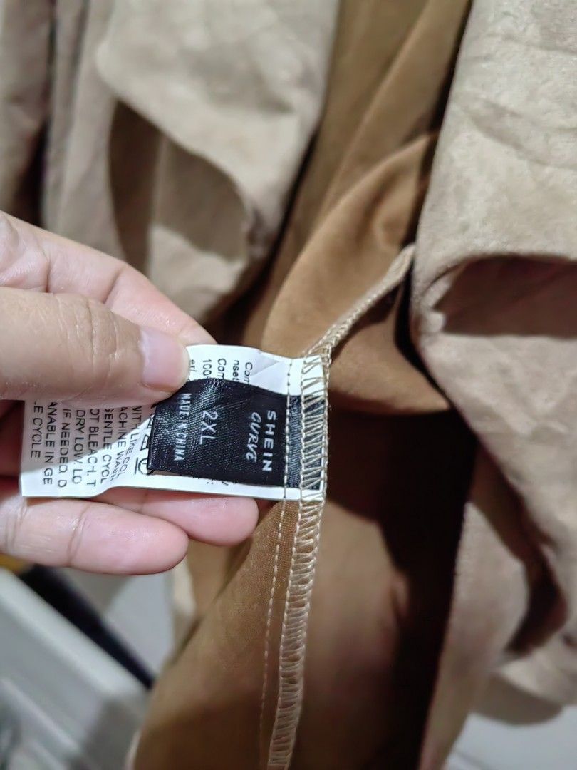 Shein coat for women 2XL (Category: Coats, Jackets and Outerwear) located in Daraga. Submitted by swiftted (Listing ID 1349670188, Image 3). Description: 2XL on tag with belt slot peronwala n yublng belt no other issue jnt /lbc courier cop available need atleast 50dp.
