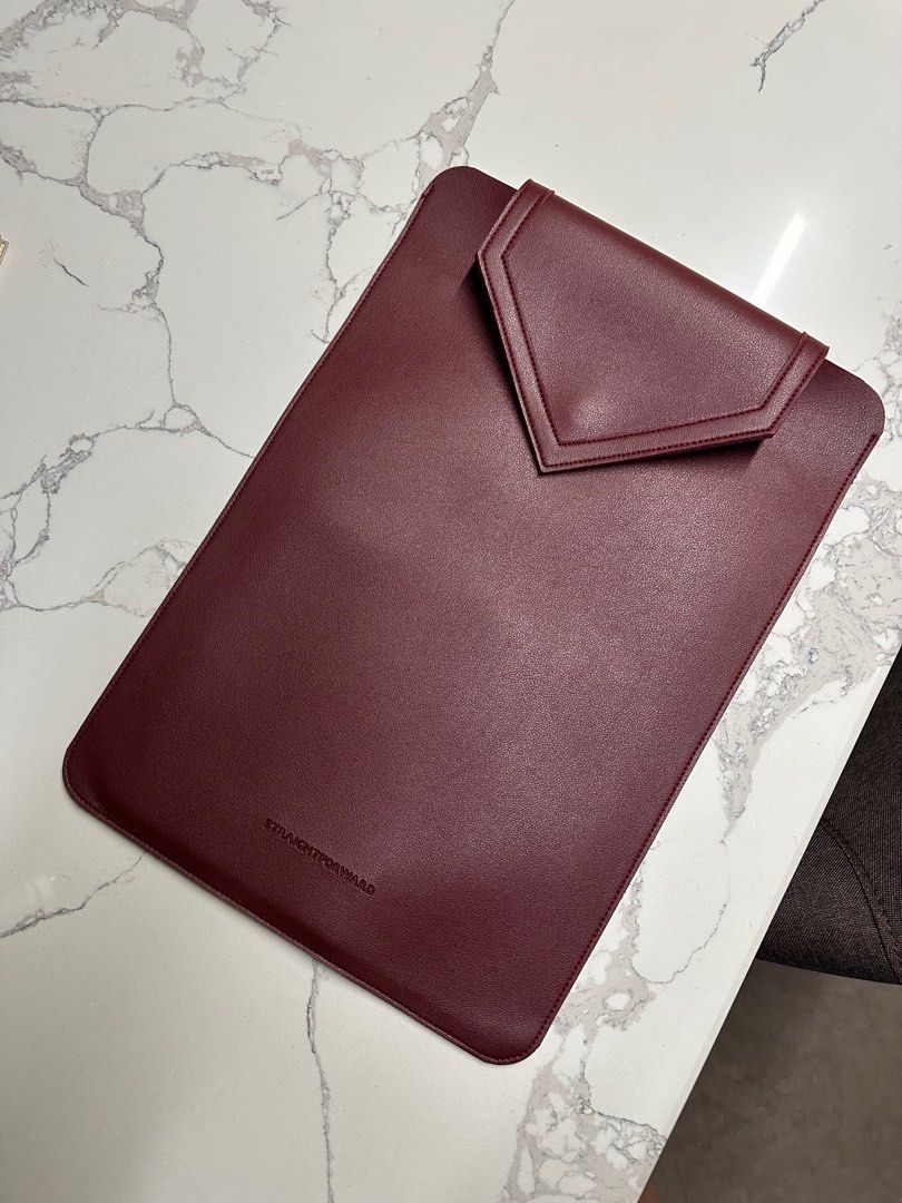 Straightforward DVL Malta laptop sleeve (Category: Laptop Bags & Sleeves) located in Dasmarinas. Submitted by destashingaccount_ph (Listing ID 1349641084, Image 2). Description: Used but no flaws Super pretty mulberry/maroon color 💜.