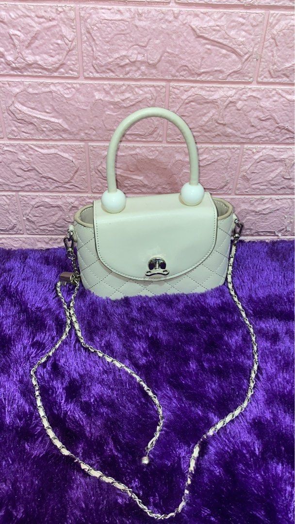 Tas ck kokoh (Kategori: Tas & Dompet Wanita) berada di Medan. Dikirim oleh titin_secondstuff (ID iklan 1349635547, Gambar 1). Deskripsi: Tas ck gak ori ya beb Tapi kokoh bgt bahan berat.