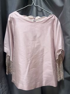 (Category: ) located in . Submitted by sarah_wardrobe (Listing ID 1349702876, Image 1). Description: .