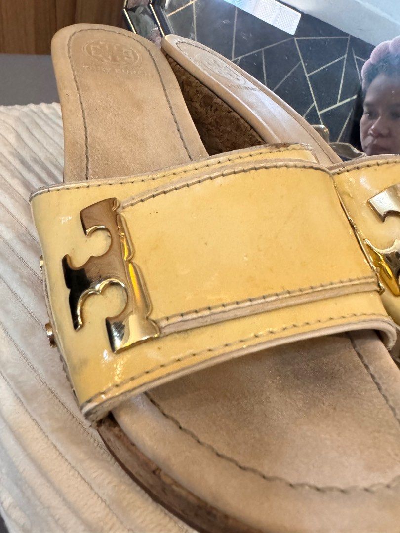 Tory Burch Pamela Tan gold wedge platform (Category: Wedges) located in Santa Maria. Submitted by tropique (Listing ID 1349585637, Image 2). Description: Signs of usage as seen in pics. But still in good condition. Well loved Size7 Have some flaws as seen in pics .