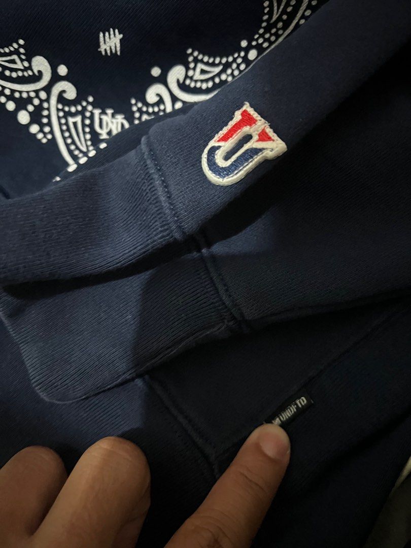 UNDEFEATED SWEATER CREWNECK (Category: Coats, Jackets and Outerwear) located in Cainta. Submitted by deeppockets696969 (Listing ID 1349745144, Image 2). Description: UNDEFEATED PULL OVER COLOR RATE 9.5/10 Like new condition No issue no crack print DIMES: 24x31 pasok XL .