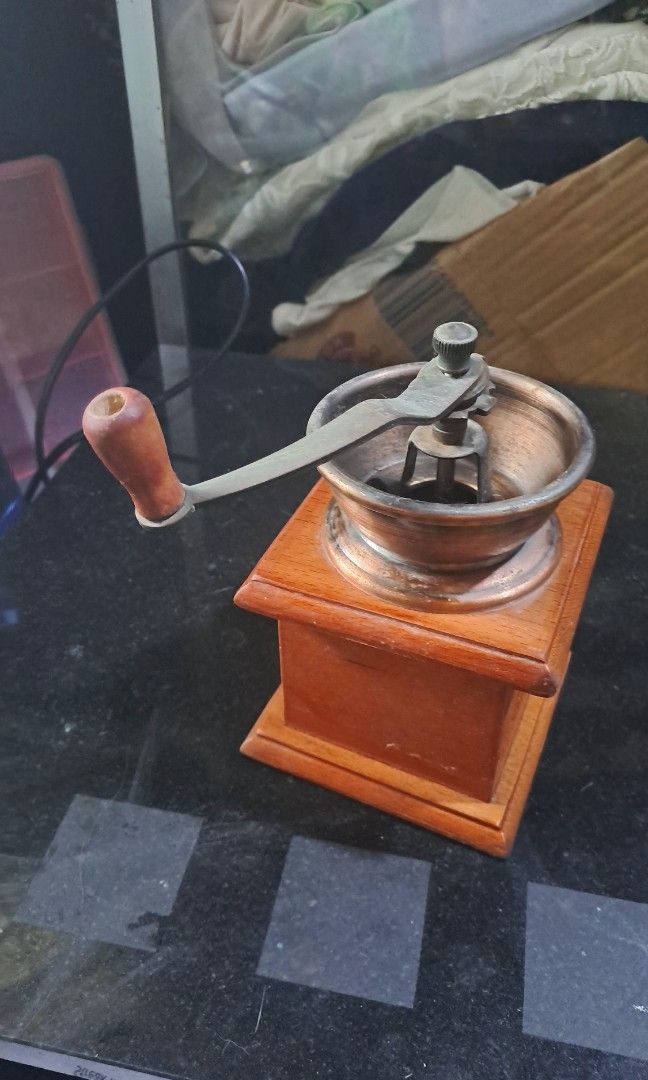 Vintage Coffee pepper Grinder (Category: Coffee & Tea Tableware) located in Davao. Submitted by bravemoon_556cd5 (Listing ID 1349744043, Image 2). Description: free sf we ship nationwide gcash or bank account payment mode.