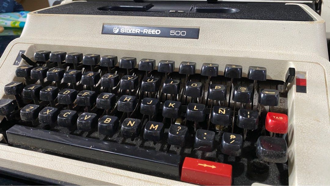 Vintage Silver Reed 500 Typewriter (Category: Office & Business Technology) located in Manila. Submitted by eyarti (Listing ID 1349682681, Image 2). Description: ✨ Fully functional with case ✨ Rare find ✨ Antique finds.