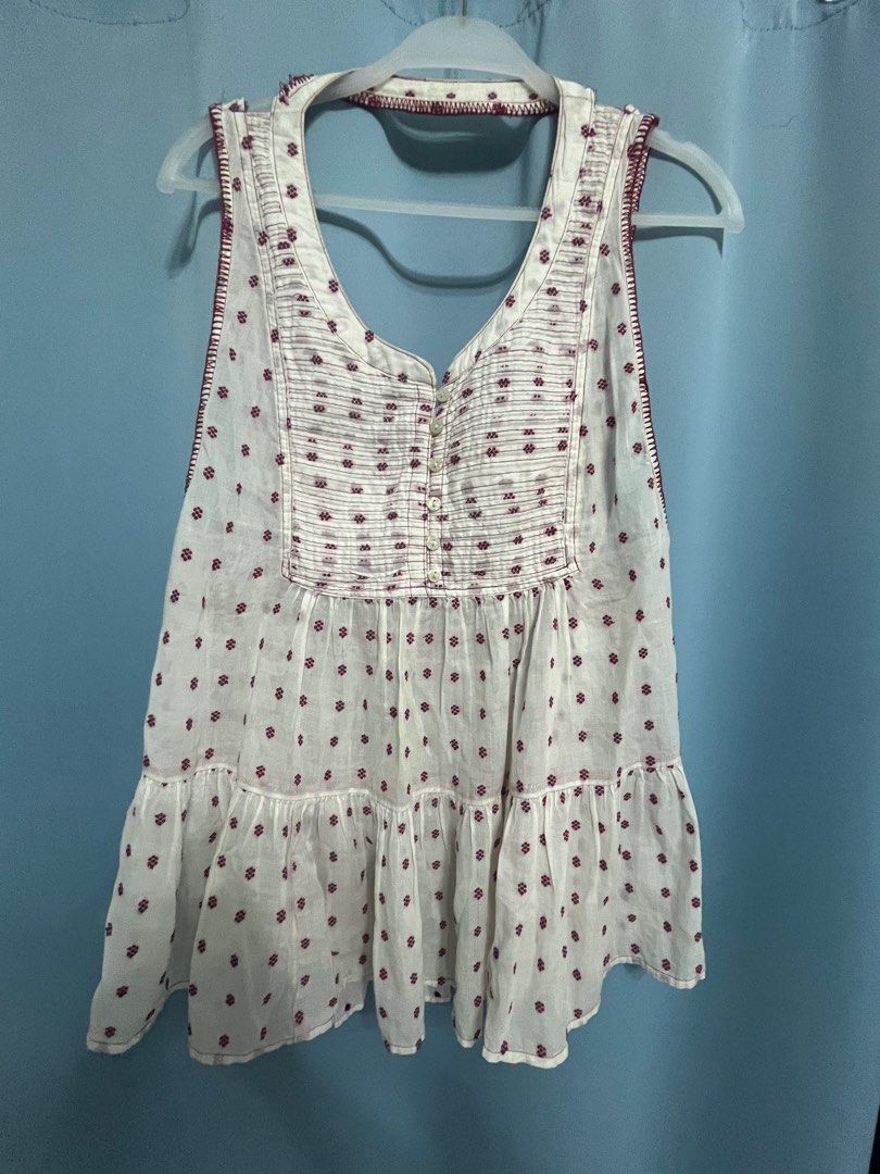 White Peplum Top (Category: Blouses) located in Makati City. Submitted by everything_below300 (Listing ID 1349647547, Image 2). Description: PRICE DROP! Free People White + Red peplum top. so comfy and looks good with any pants or shorts you wear. Fits Small to Medium. .