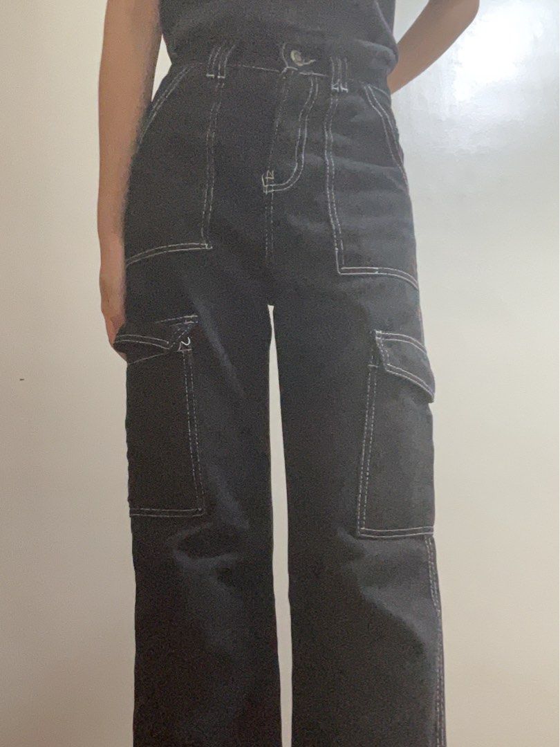 XS BLACK WITH WHITE OUTLINE CARGO PANTS (Category: Jeans) located in Manila. Submitted by anneeee_decluttering (Listing ID 1349708814, Image 1). Description: W: 24 in L: Best fit for 5’2 or below MOP: GCASH Mode of delivery: Shipping (c/o buyer) RFS: decluttering Bought from: orange app 📌LP POSTED!.